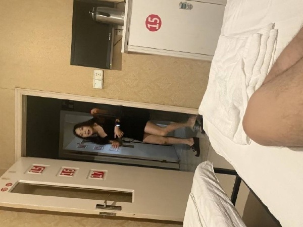 谏壁街上光明浴场，许久没有大保